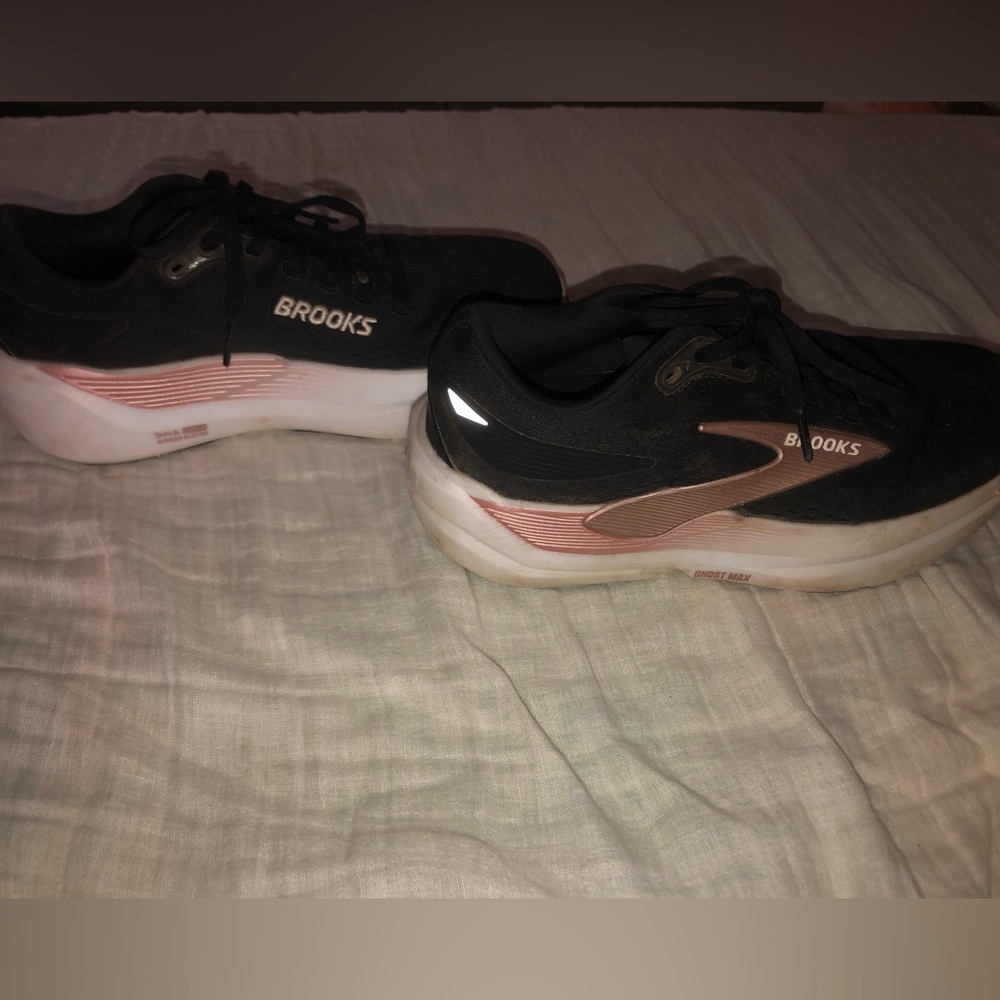Black and rose gold women’s Brooks